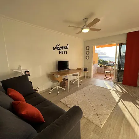 Apartment Nomad's Nest - Sea View With Pool - Ideal For Vacation & Remote Work *